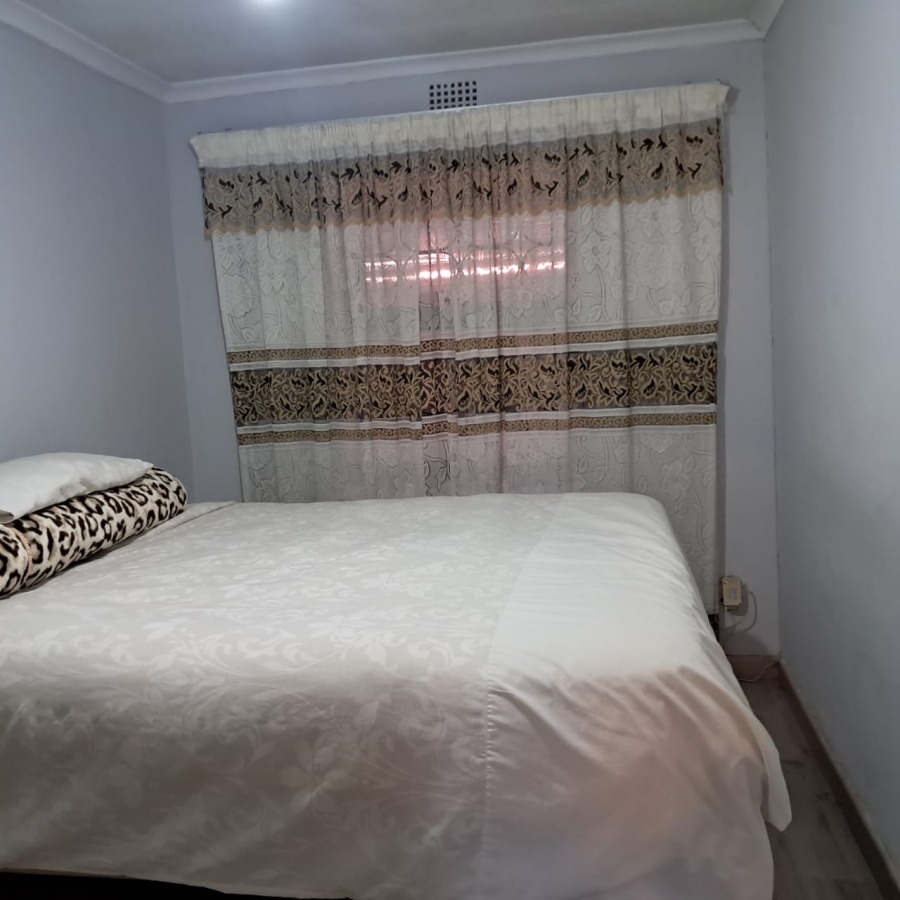 5 Bedroom Property for Sale in Ilitha Park Western Cape